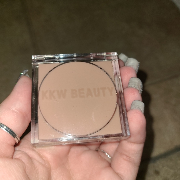 NEW KKW Beauty Flashing Lights Pressed Powder in Bands turquoise blue - Picture 3 of 16